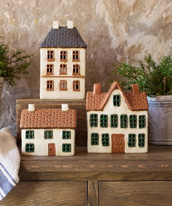 Collectable ceramic Christmas house – Cotswolds tea light décor