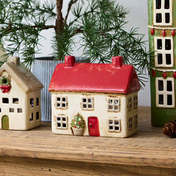 Collectable ceramic Christmas cottage – traditional festive décor