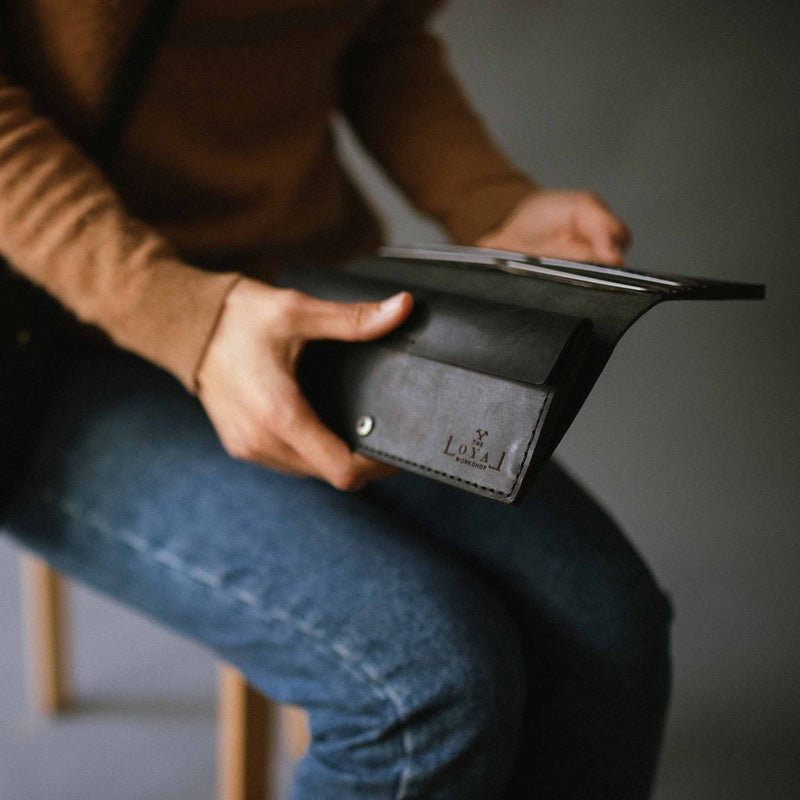 The Alongsider Wallet Black