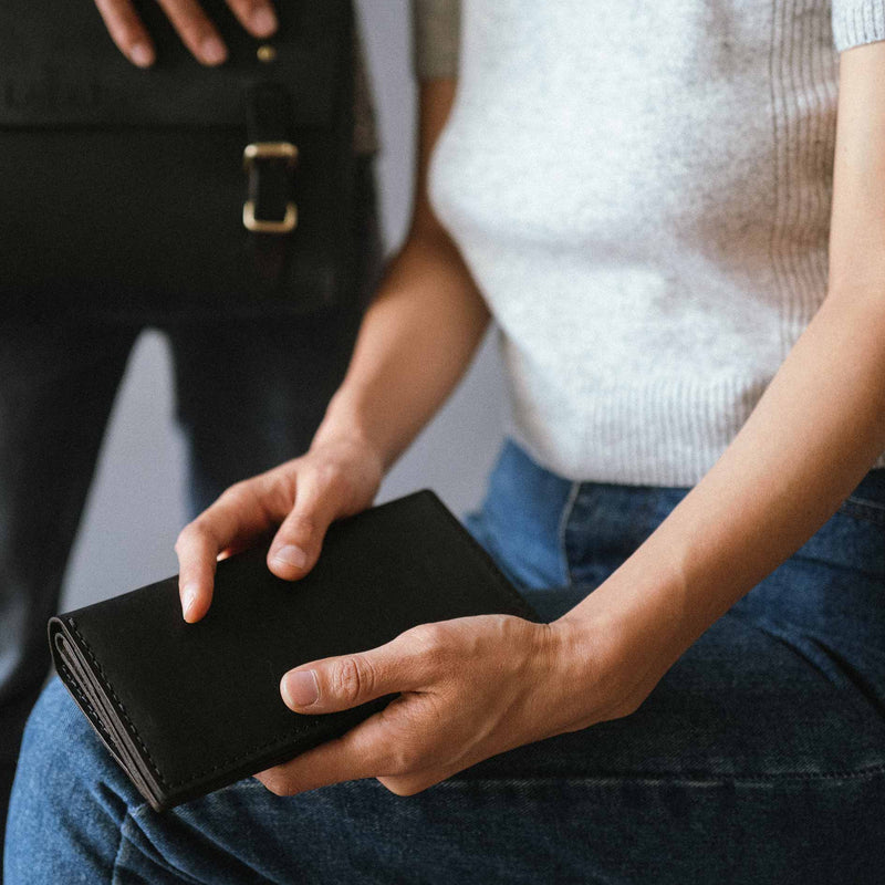 The Alongsider Wallet Black