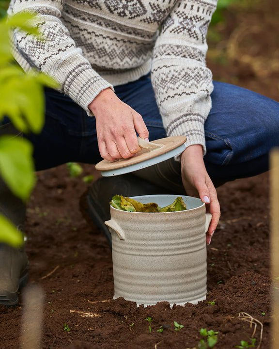 Stoneware kitchen compost bin 4.5 litre bench top caddy