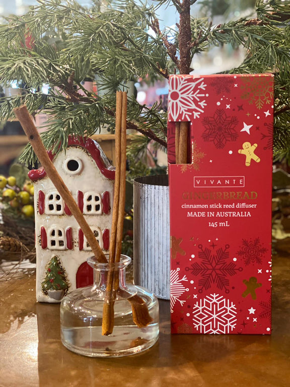 Christmas home fragrance gift – Gingerbread Cinnamon Diffuser in glass vessel