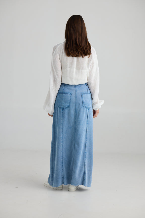 Back view of Cruise Skirt with patch pockets