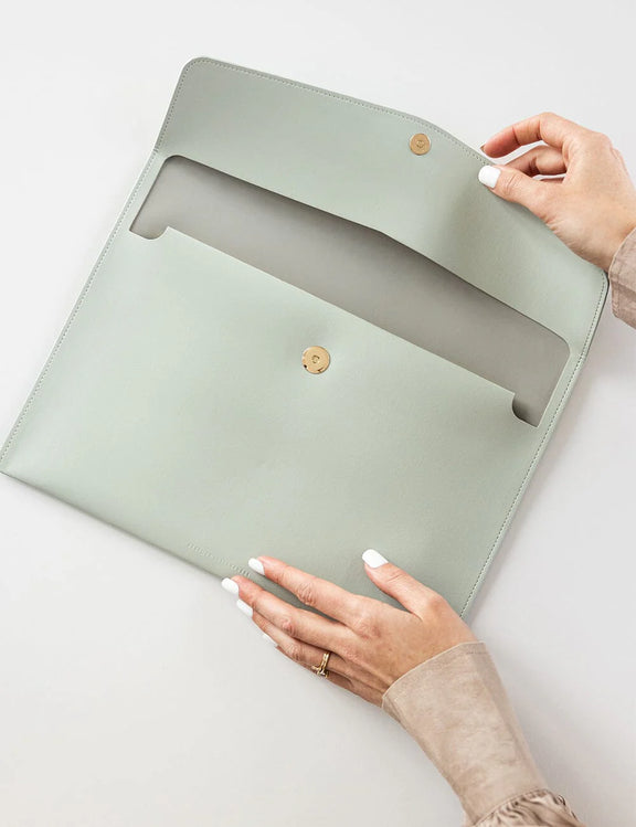 Envelope-style vegan leather document holder for A4 papers, notepads and iPads