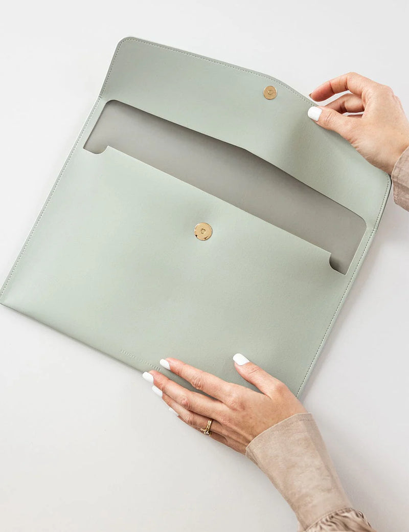 Envelope-style vegan leather document holder for A4 papers, notepads and iPads