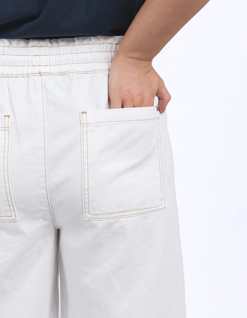 Casual summer style white wide leg pants by Elm, back pocket