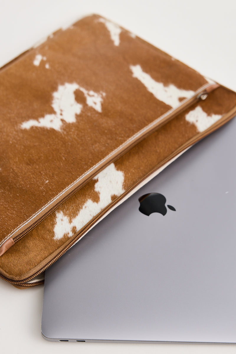 Slim tan laptop case with silver hardware