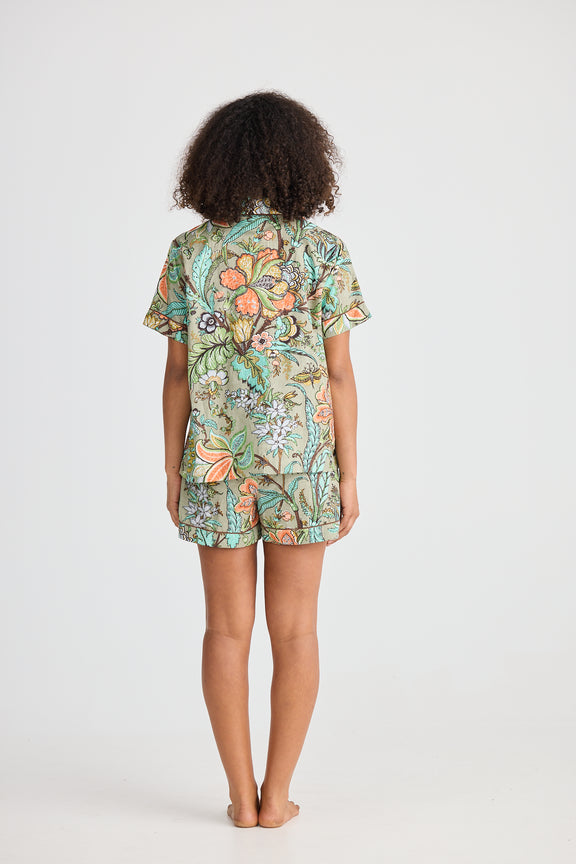 Relaxed fit Madagascar Print pyjamas – button-up shirt and drawstring shorts for women Shown from behind