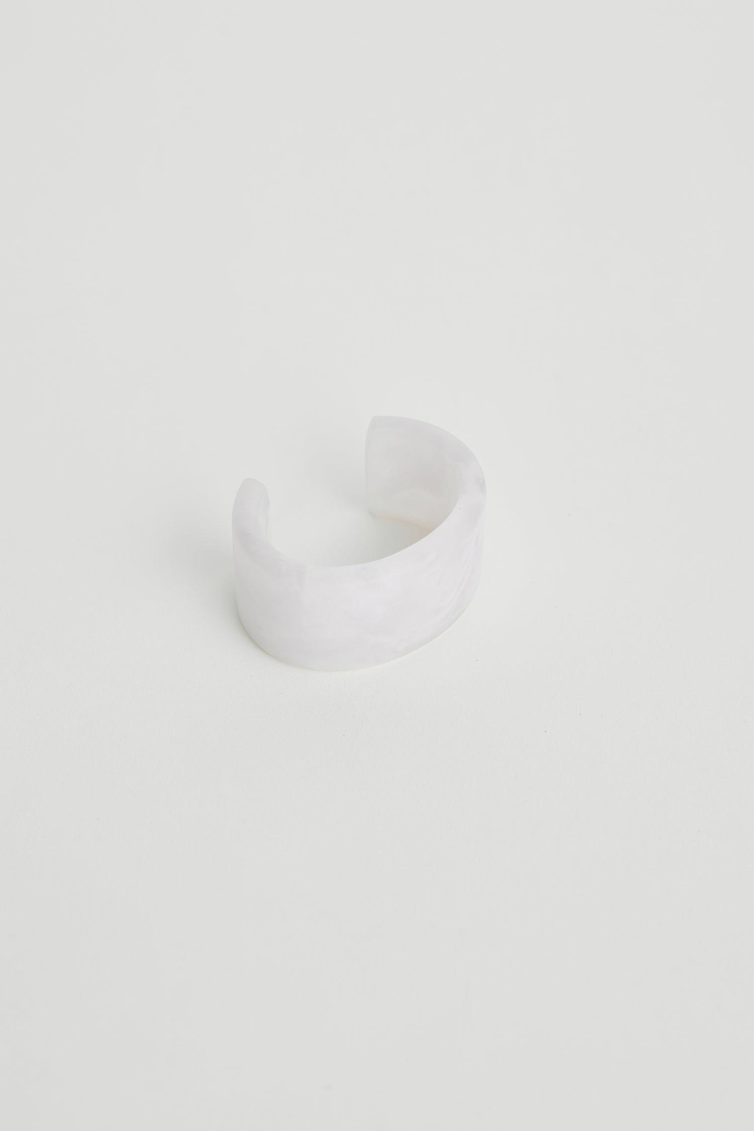 Sandy Cuff White Marble – Handmade stretch bracelet with matte finish