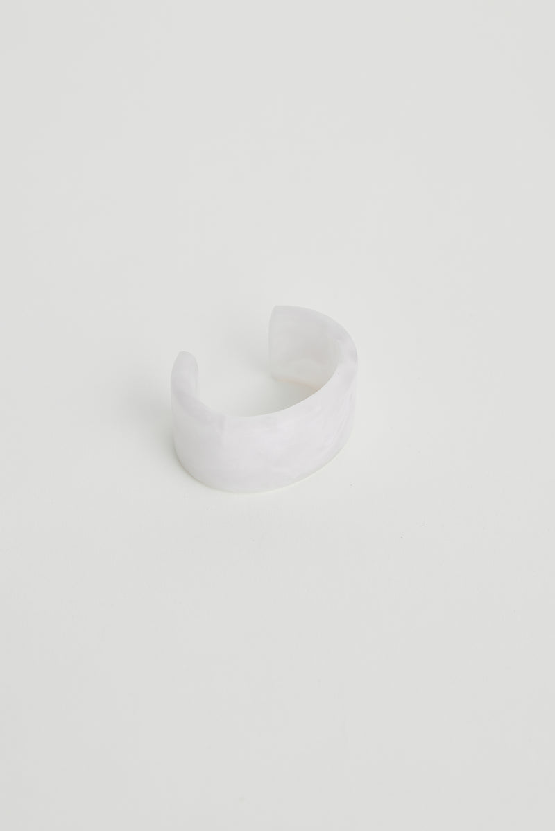 Sandy Cuff White Marble – Handmade stretch bracelet with matte finish