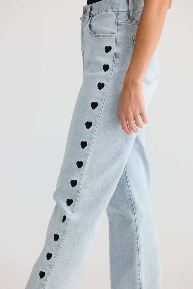 Lightwash denim summer jean with heart details