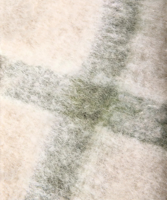 Green and neutral checked throw measuring 125x150cm with fringed edges.