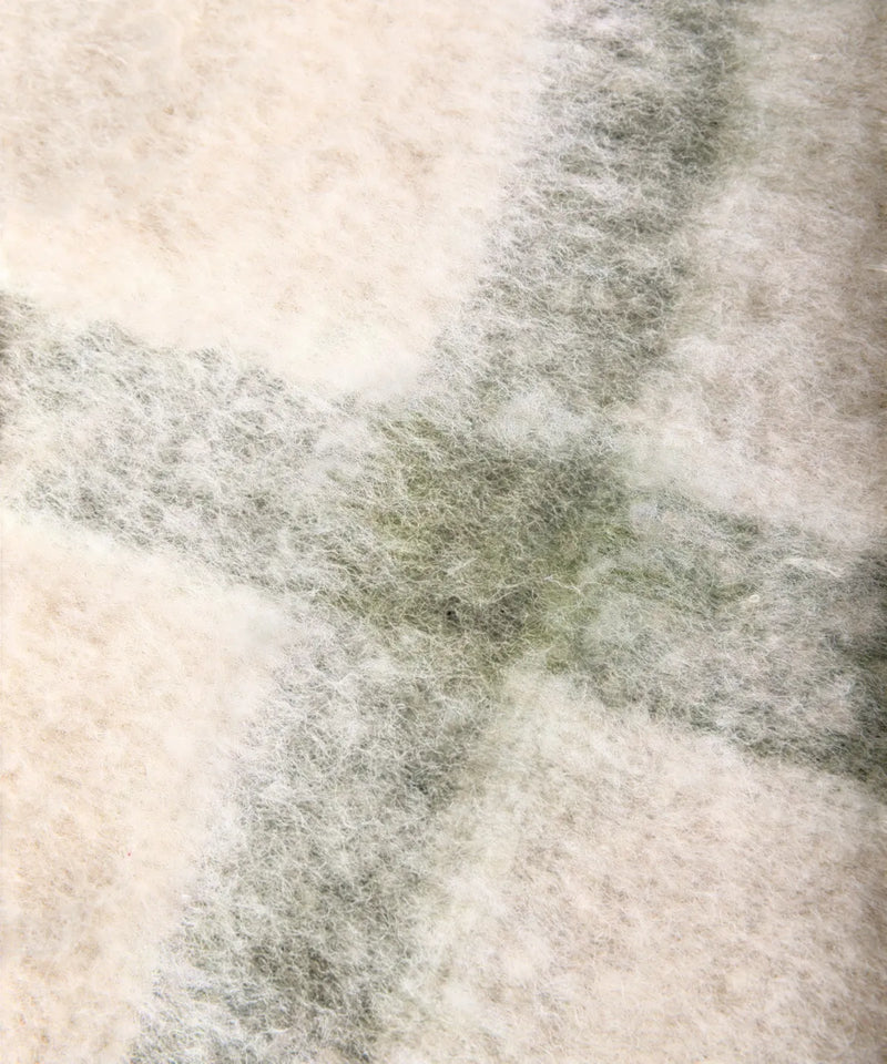 Green and neutral checked throw measuring 125x150cm with fringed edges.