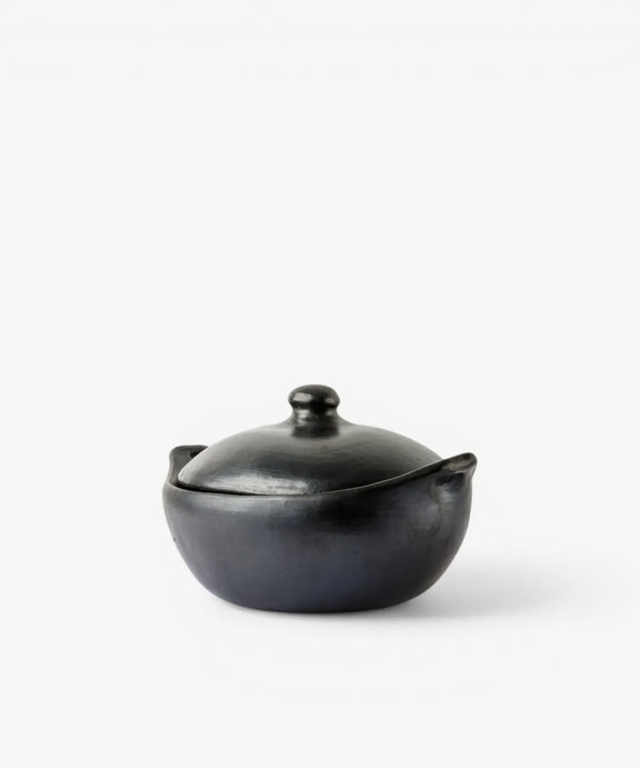 la chamba black clay pot with lid