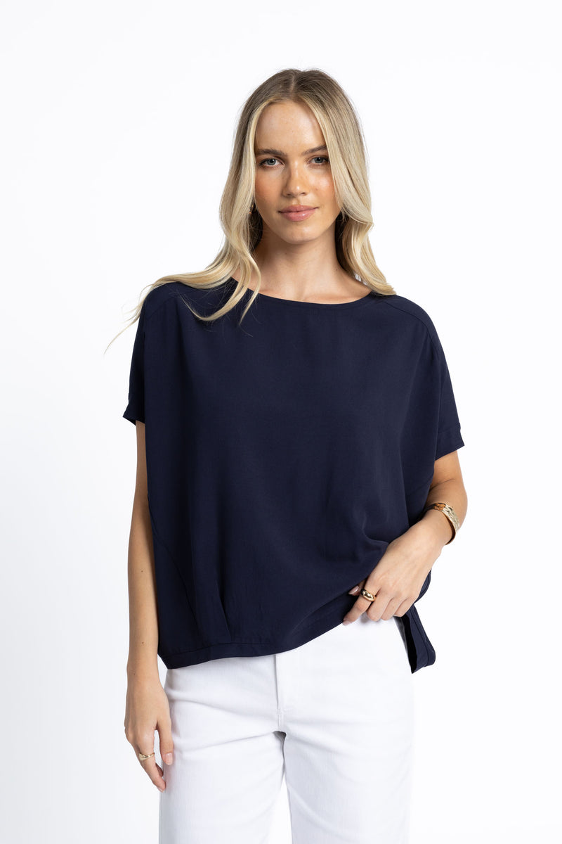 Lush Top Navy – oversized summer blouse with boat neckline
