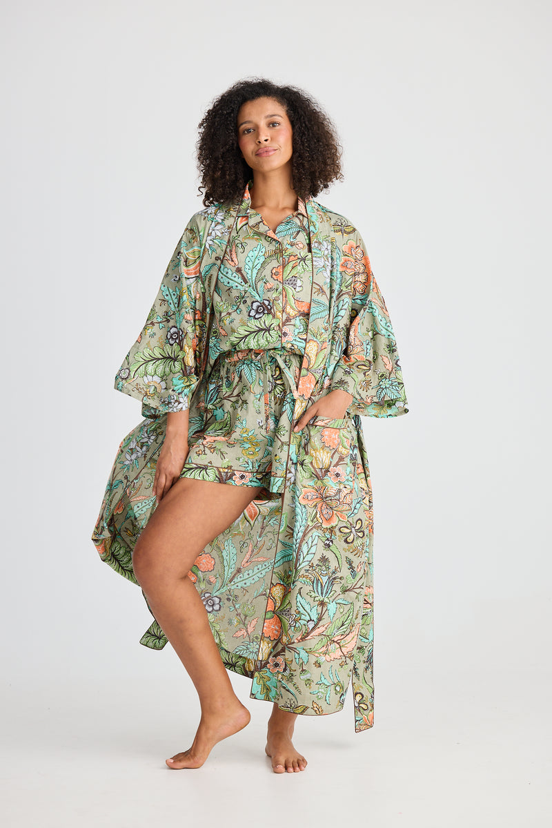 Lightweight kimono robe with waist tie and piping