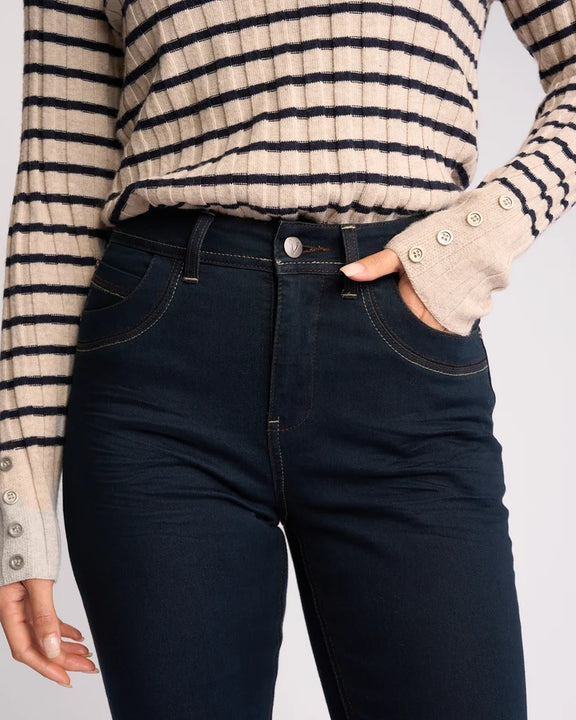 Vassalli Pace Jeans with contrast stitching and classic straight fit.
