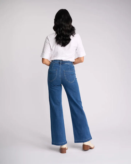 Women's full-length blue wide leg stretch denim jeans by Vassalli.