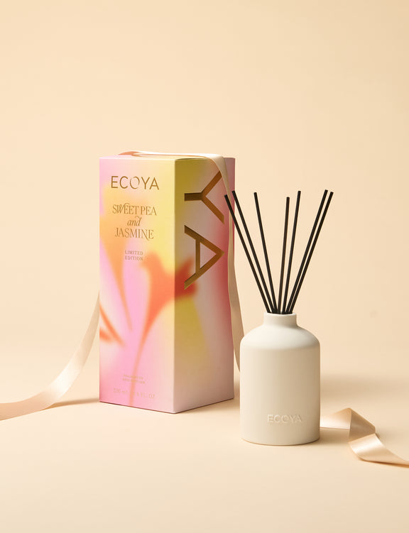 Perfect for gifting - limited edition ceramic sweet pea and jasmin reed diffuser