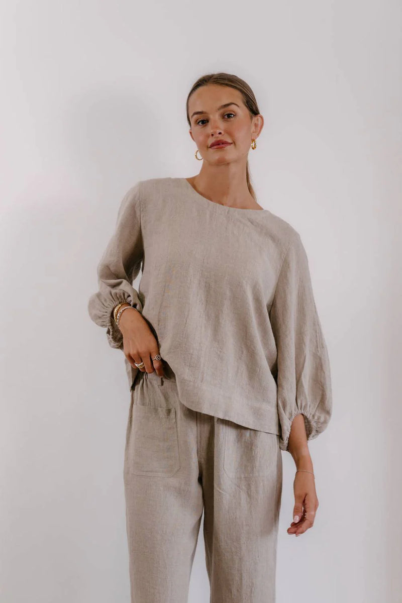 Relaxed fit 100% linen top in natural colour with softly gathered sleeves and breathable fabric.