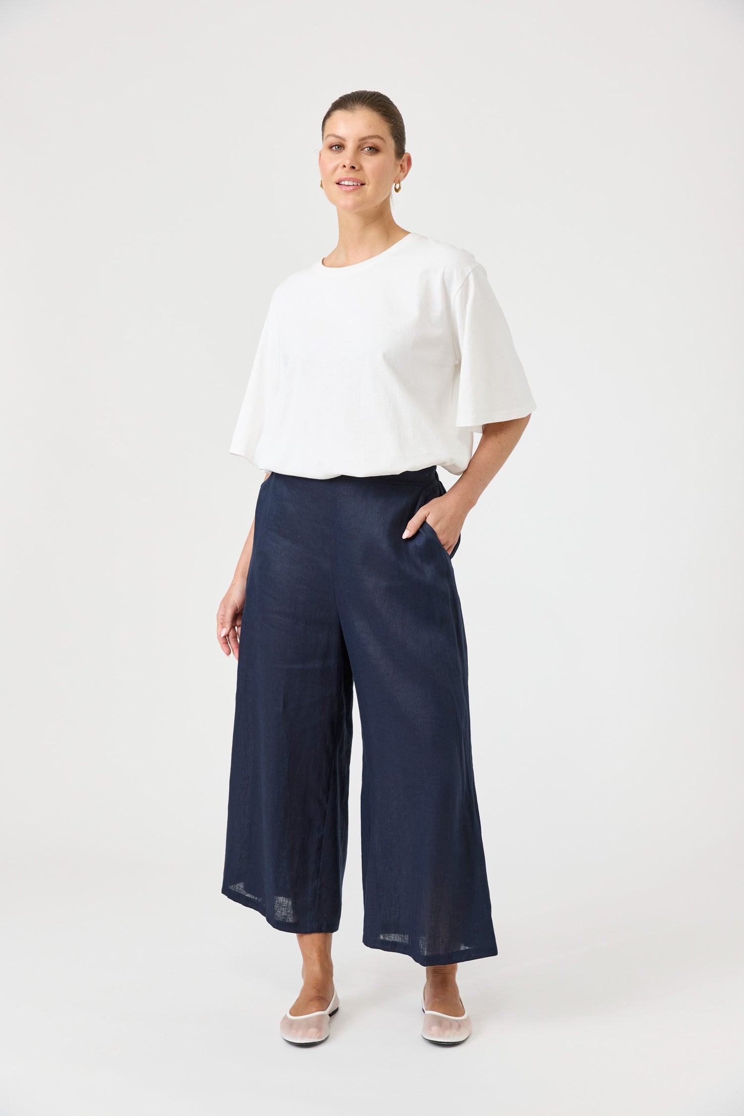 Eb & Ive Studio Crop Pant in Navy, women’s 100% linen wide-leg cropped pants