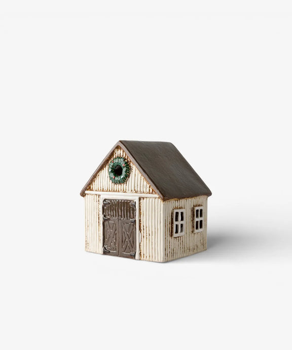 Nordgard ceramic Christmas Stable with Wreath in off white 