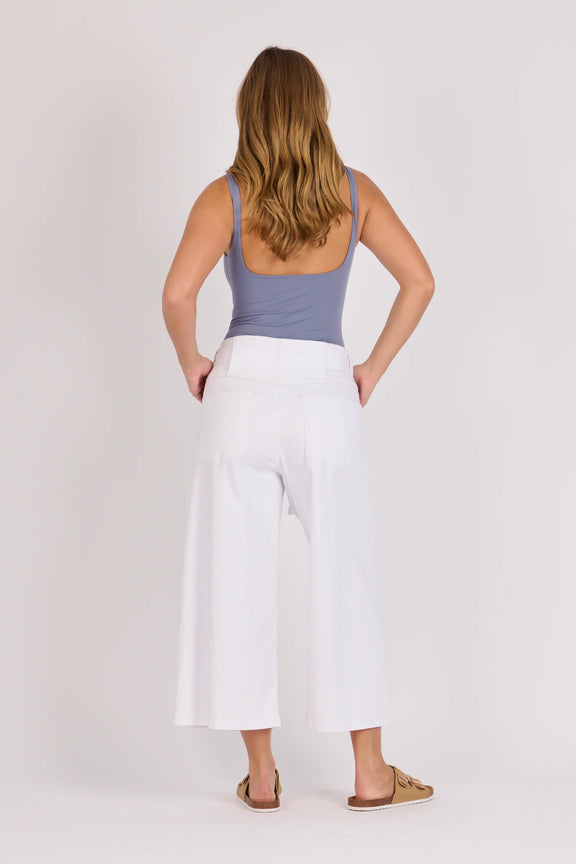 Relaxed white summer pants with wide leg silhouette