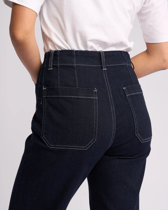 Straight leg women’s jeans with front and back patch pockets