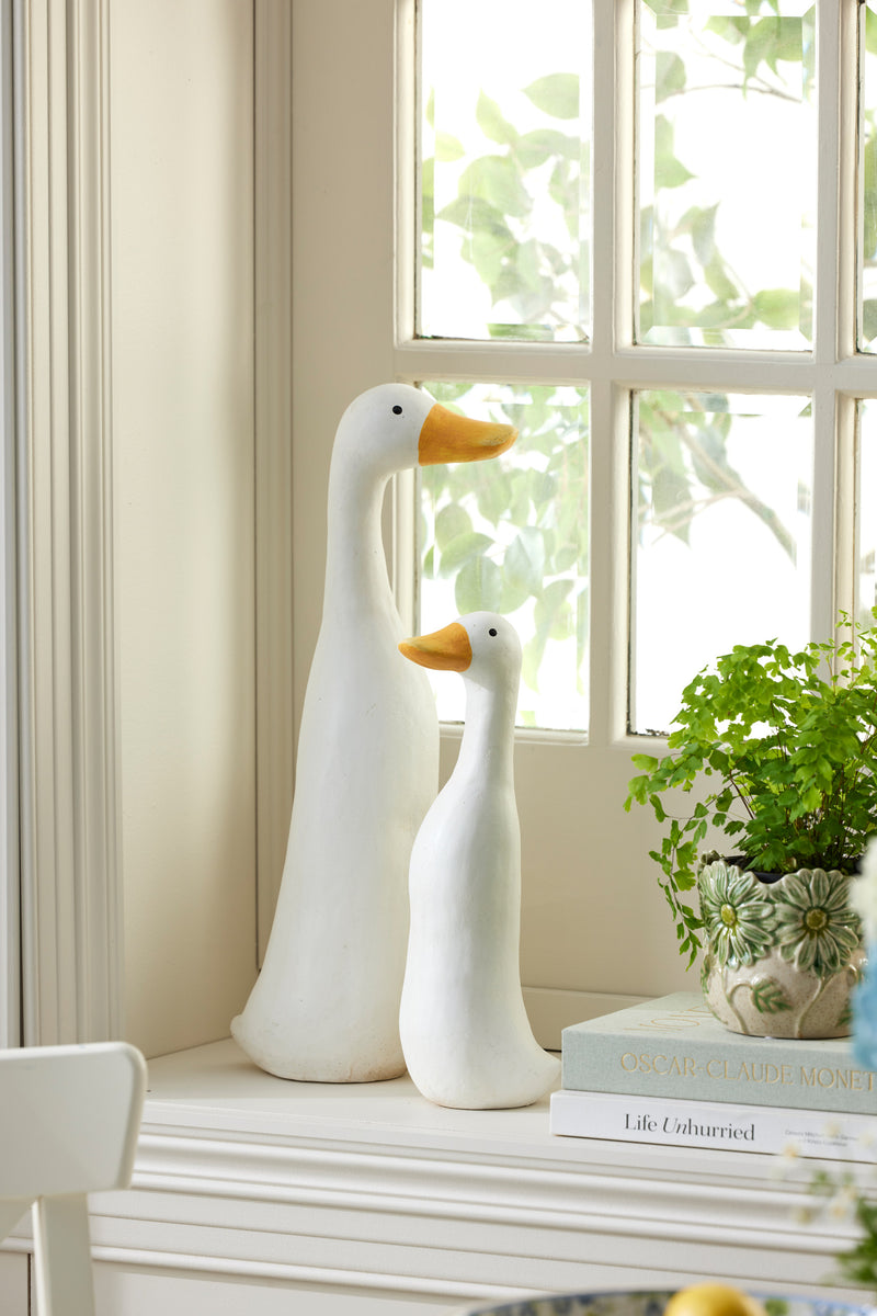 Large resin duck sculpture for country-inspired home decor